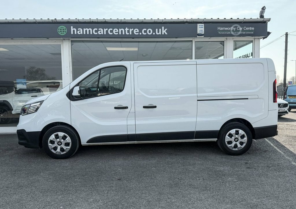 Renault Trafic 2L Advance MC74GXW White #5