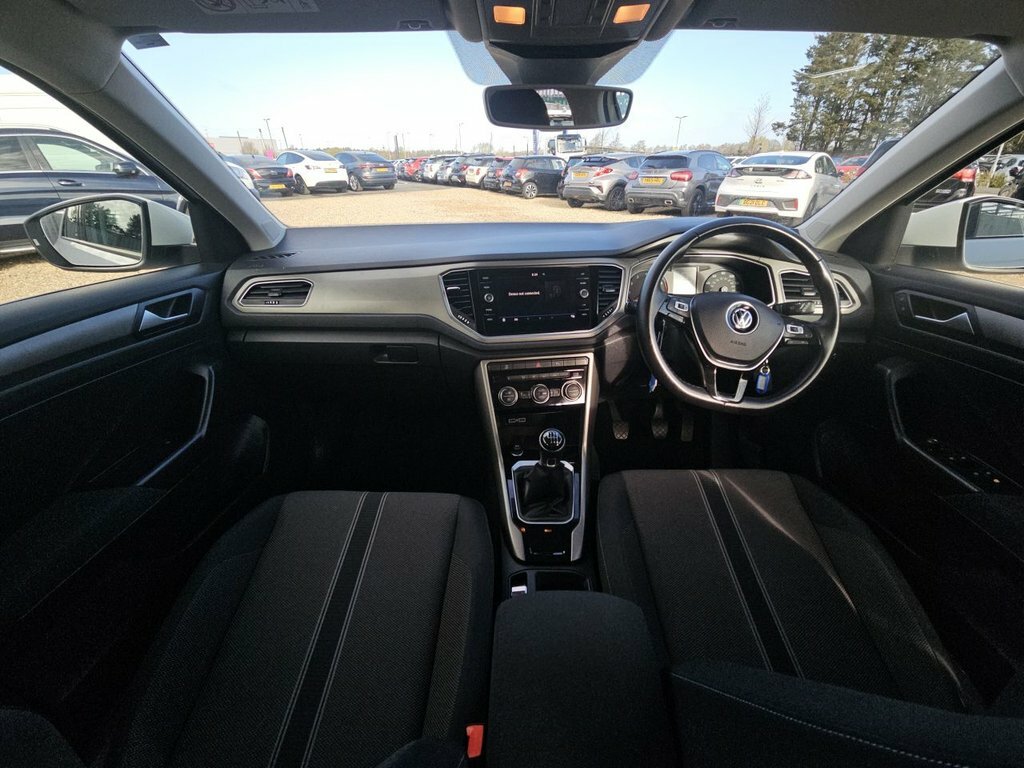 Volkswagen T-Roc 1.5L Se NG69DNX White #4