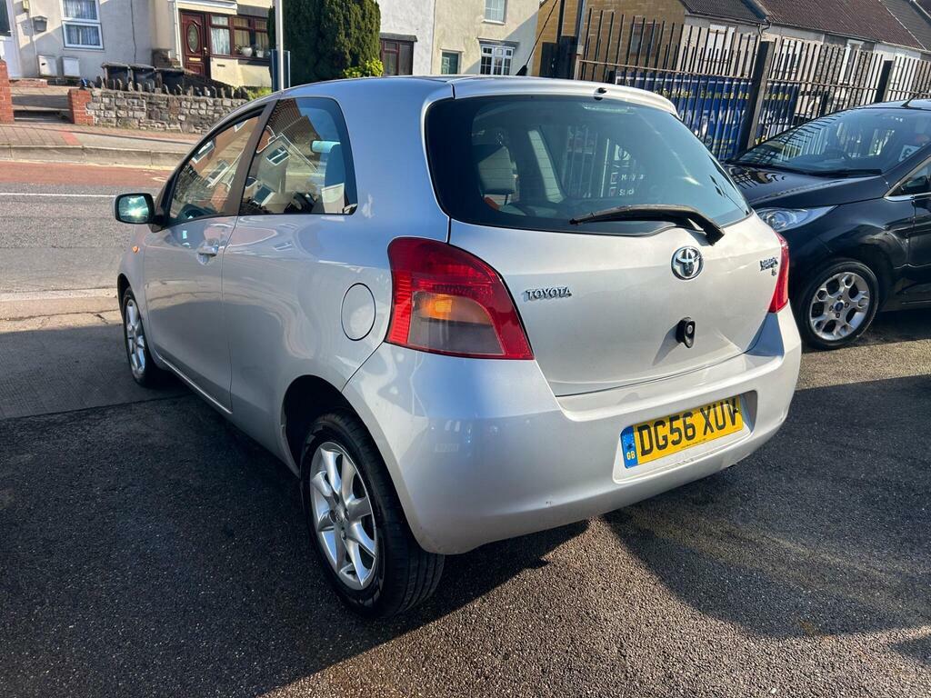 Toyota Yaris 1.3 Vvt-i T3 Silver #4
