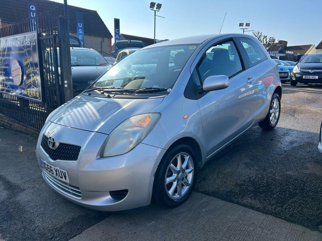 Toyota Yaris 1.3 Vvt-i T3 Silver