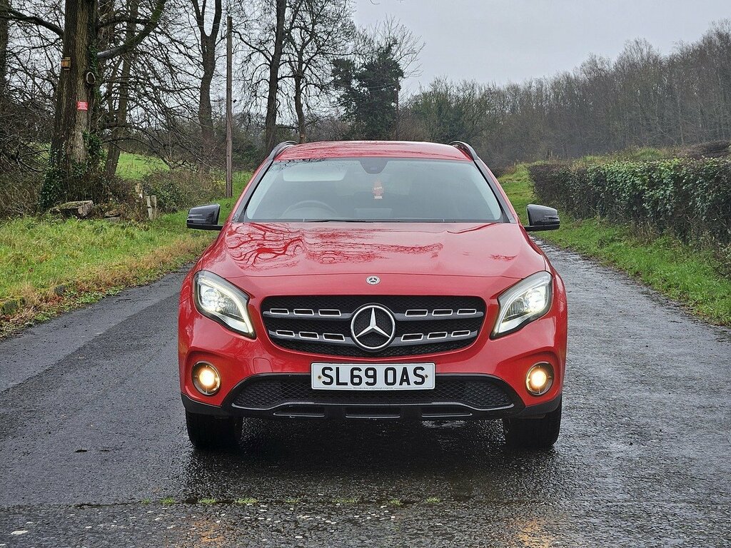 Mercedes-Benz GLA Class 1.6 Gla180 Gpf Urban Edition Suv 7G-dct SL69OAS Red #3