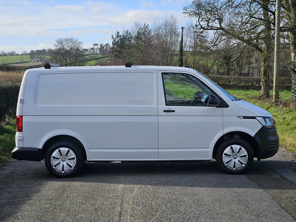 Volkswagen Transporter Tdi T28 Startline GJ71VTZ White #3