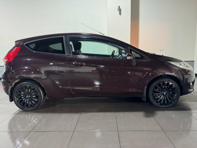 Ford Fiesta 1.4 Titanium Hatchback 133 G Km NA09AYU Red #5