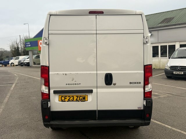 Peugeot Boxer 2.2 Bluehdi 335 Professional Premium Panel Van 5 CF23ZGM White #4