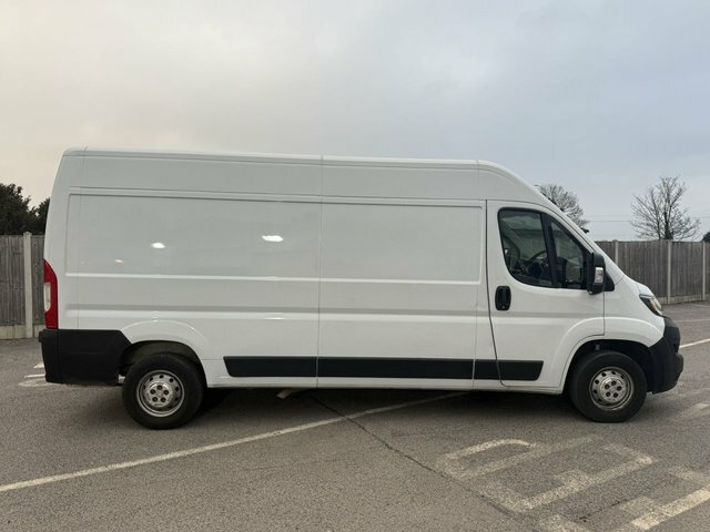 Peugeot Boxer 2.2 Bluehdi 335 Professional Premium Panel Van 5 CF23ZGM White #2