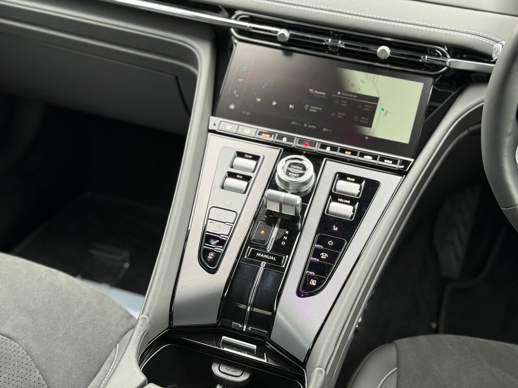 Aston Martin DB12 4.0 V8 Coupe #28