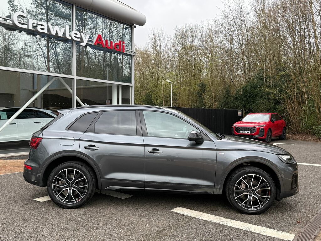 Audi Q5 Black Edition YY74DYB Black #2