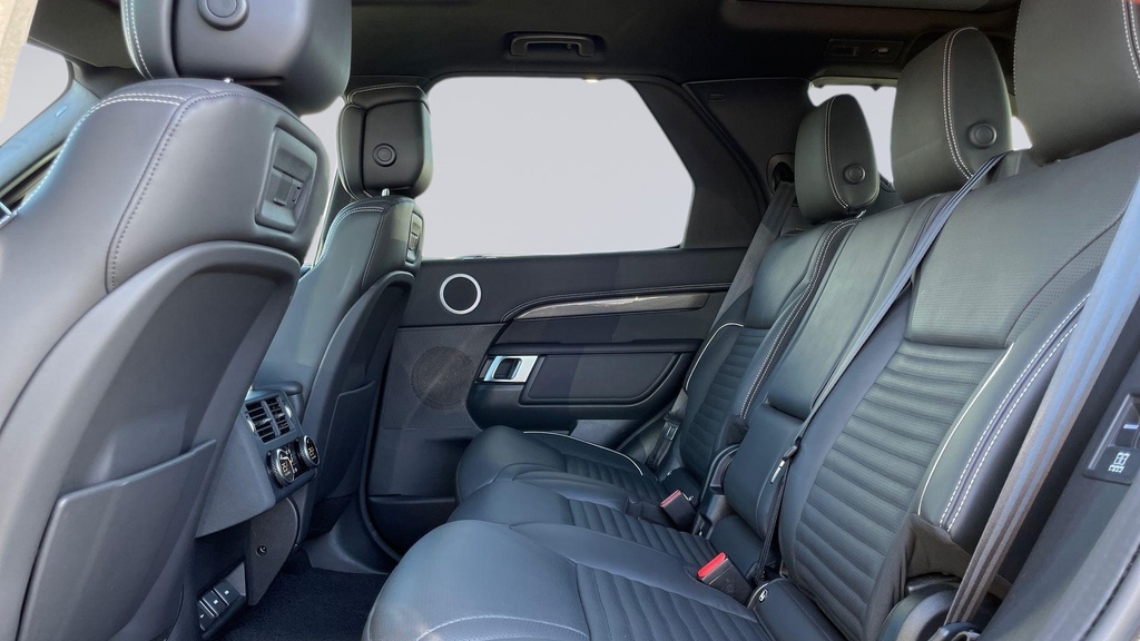 Land Rover Discovery D300 Metropolitan Edition Santorini Black YX73LNH Black #4