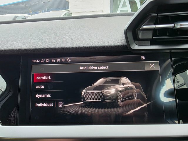 Audi A3 Tfsi 30 Sport Sportback KM70WNO Silver #4