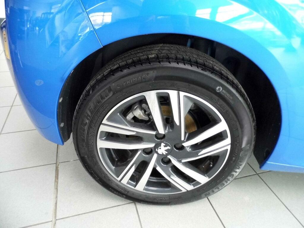 Peugeot 208 Hatchback 1.2 Puretech Allure Premium Euro 6 S Blue #4