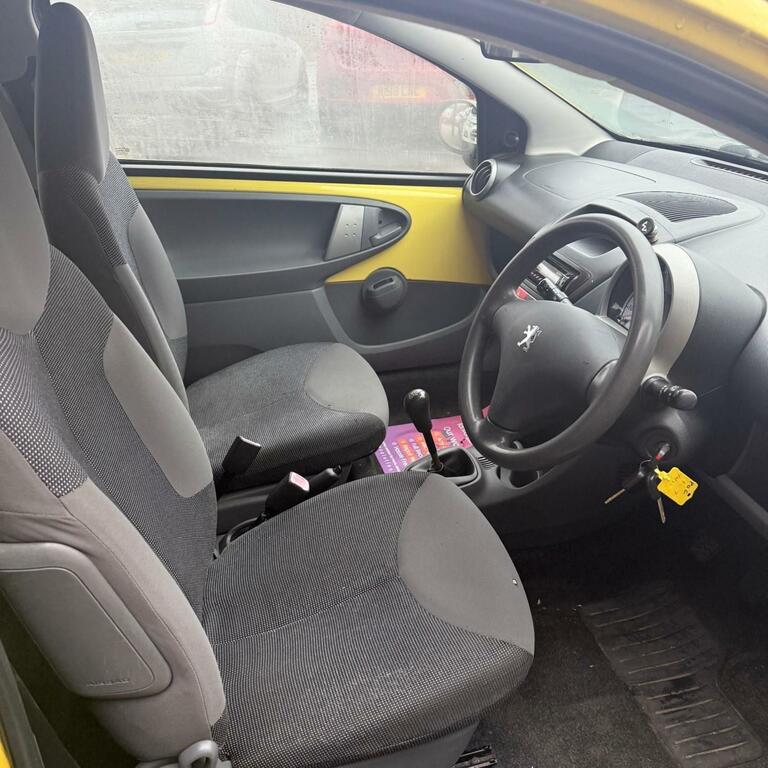 Peugeot 107 1.0 Urban Yellow #5