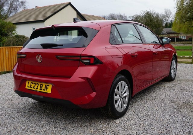 Vauxhall Astra Turbo Design Hatchback LC23BJF Red #3