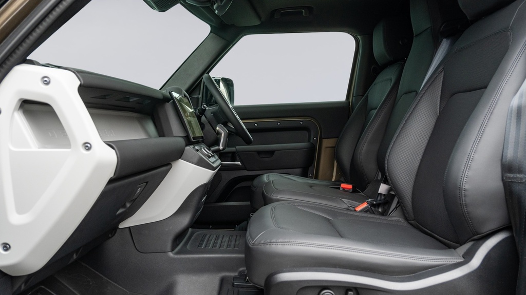 Land Rover Defender 90 3.0 D250 Hard Top X-dynamic Se HJ75WTL Brown #3