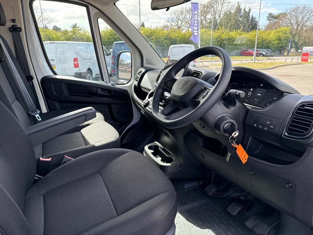 Citroen Relay 2.2 Bluehdi 140 Chassis Cab Enterprise BG75NUC White #2