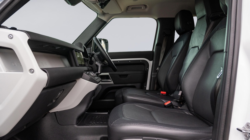 Land Rover Defender 110 3.0 D300 X-dynamic S 110 6 Seat HG24APK White #3