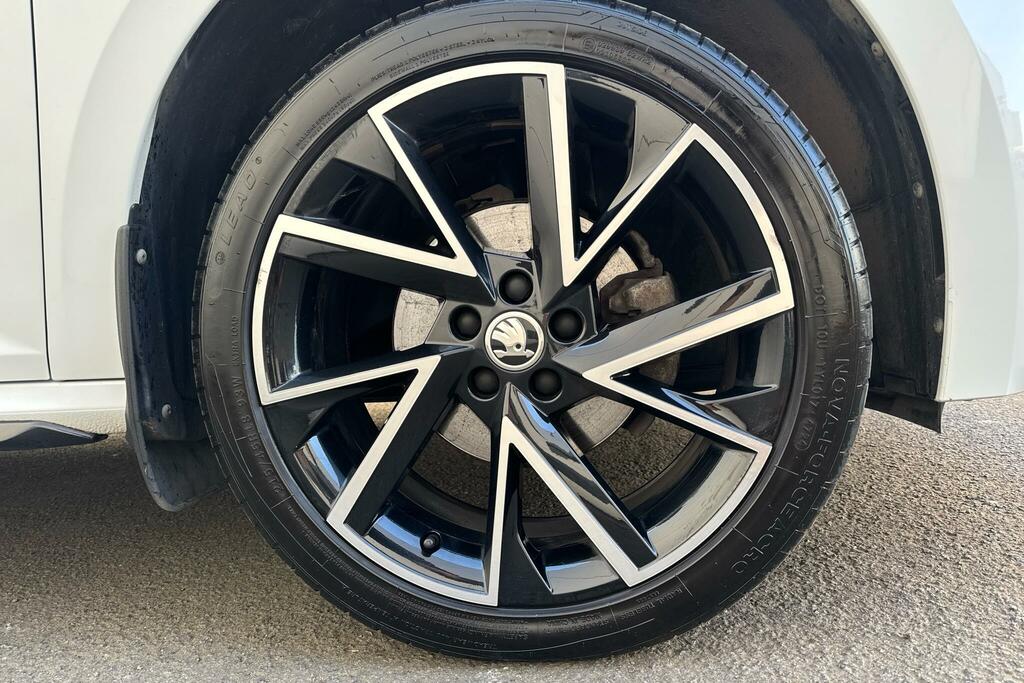Skoda Kamiq Kamiq 1.5 Tsi 150Ps Monte Carlo Suv Le White #5