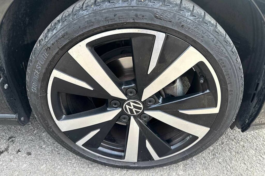 Volkswagen Golf 1.5 Tsi 150 Match HJ74UXC Black #5