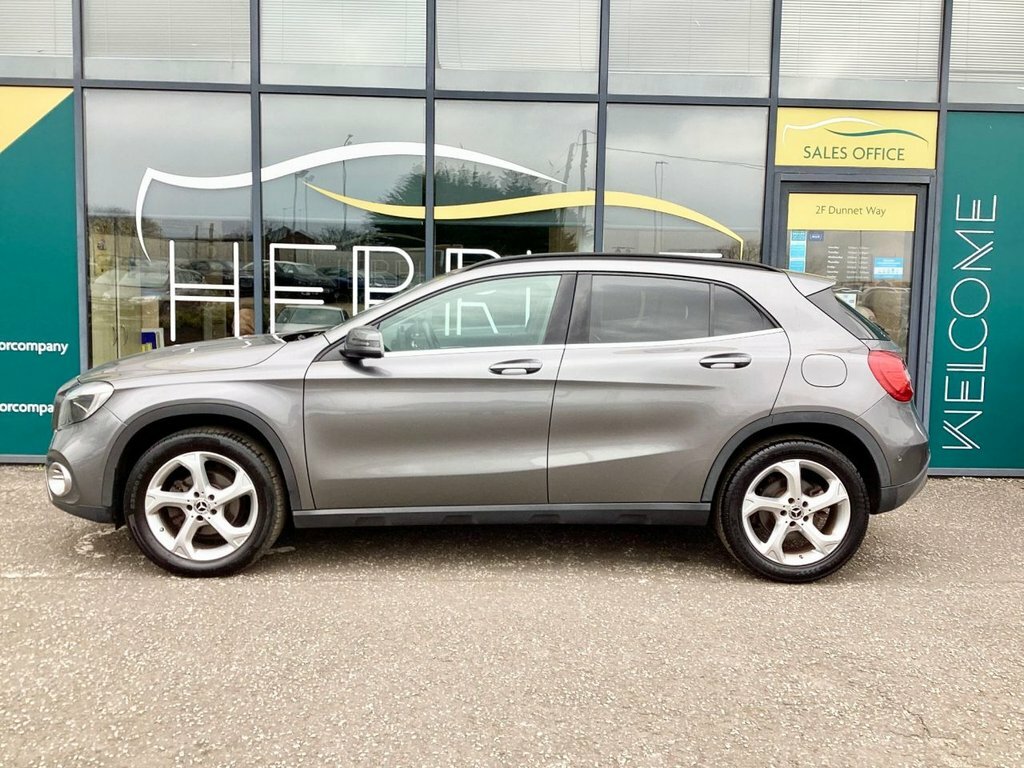 Mercedes-Benz GLA Class 1.6L Sport CU68MLX Grey #4