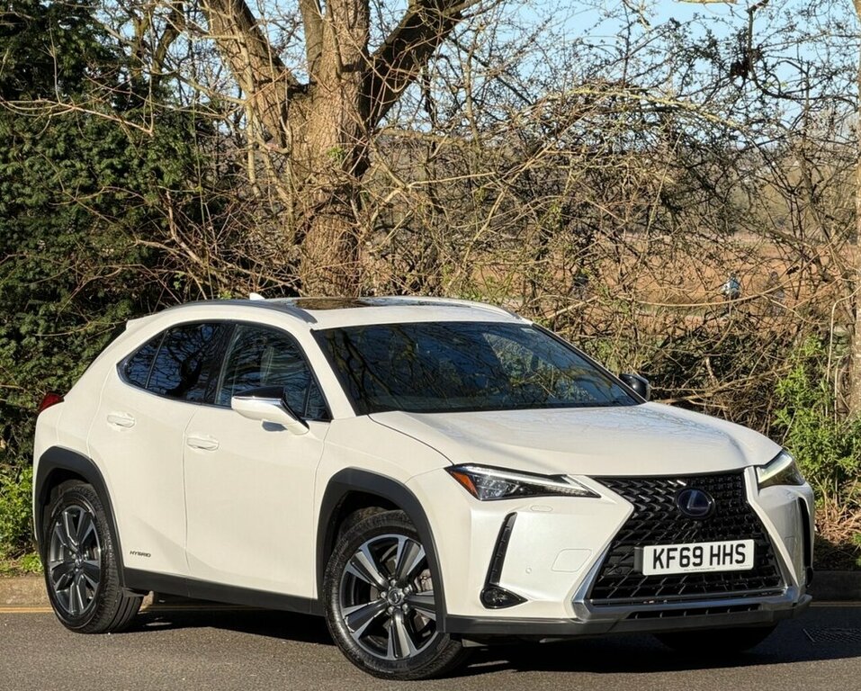 Lexus UX 2L Takumi White