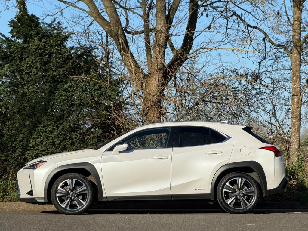 Lexus UX 2L Takumi KF69HHS White #4