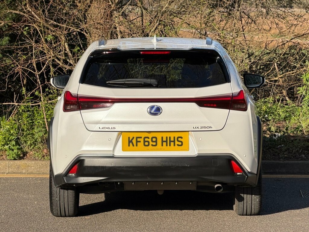 Lexus UX 2L Takumi KF69HHS White #6