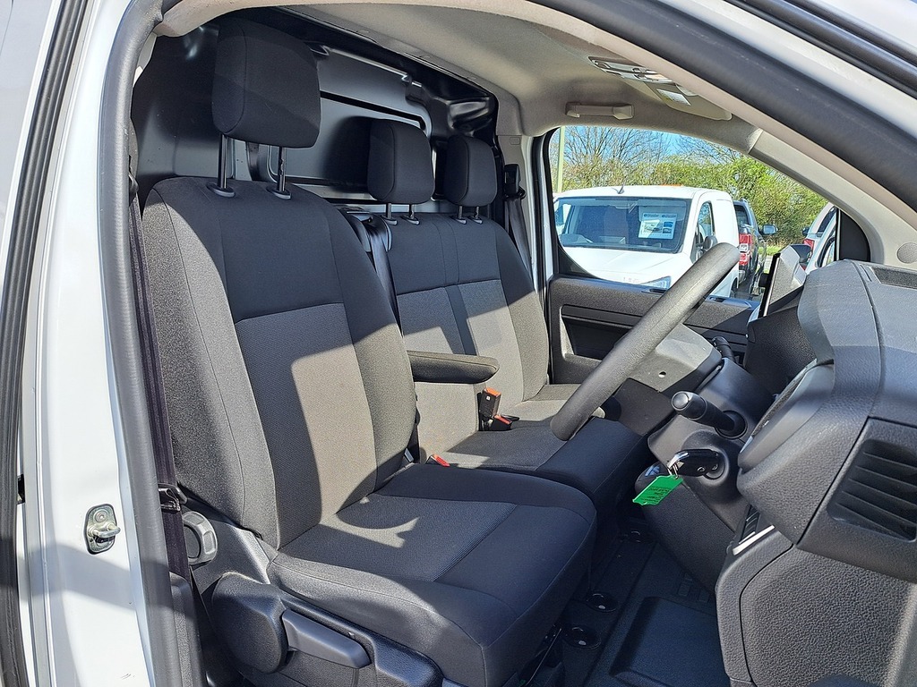 Vauxhall Vivaro Turbo D Prime DL24WKM White #6