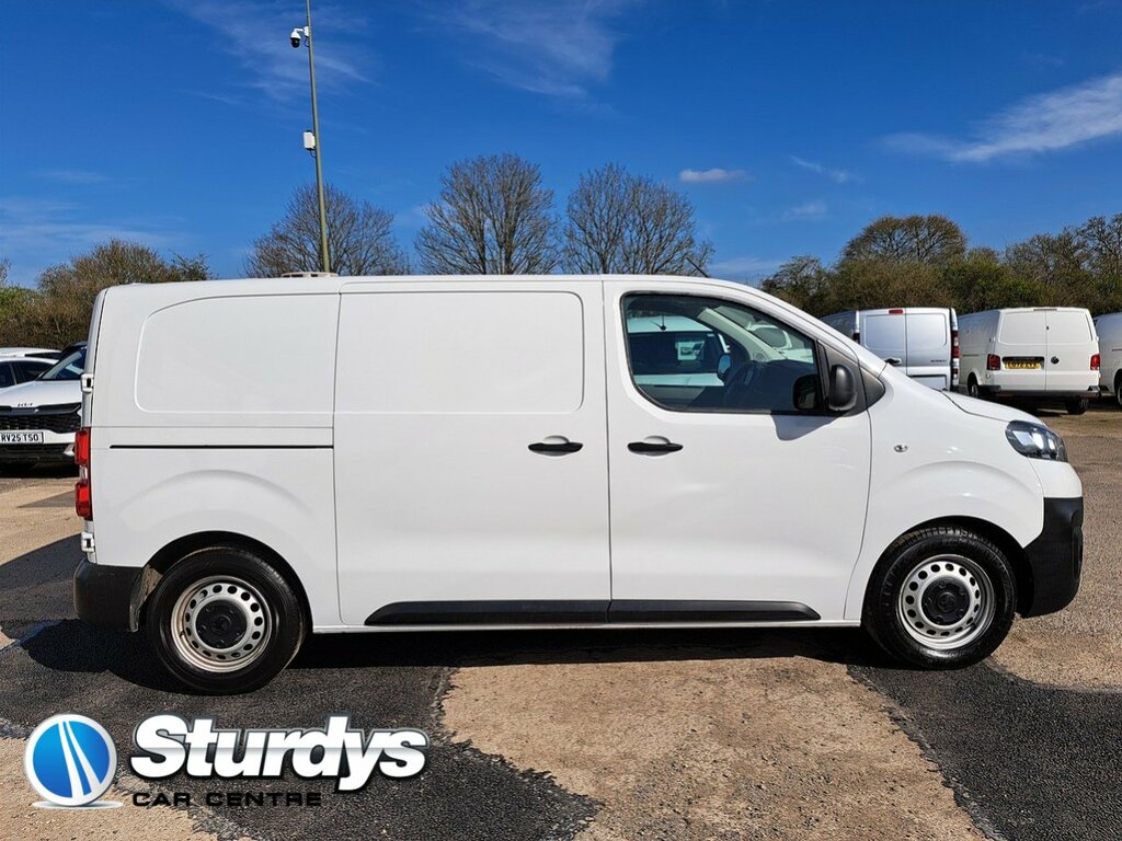 Vauxhall Vivaro Turbo D 2900 Dynamic White