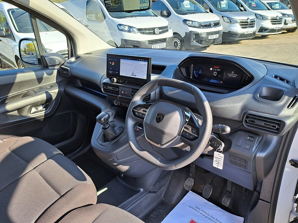 Peugeot Partner Bluehdi 1000 Asphalt LS74JZL White #2