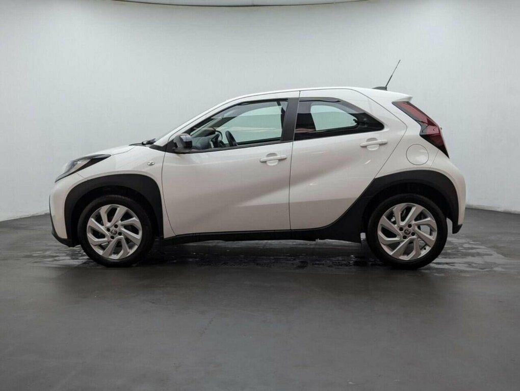 Toyota Aygo X 1L Pure RE23FPJ White #5