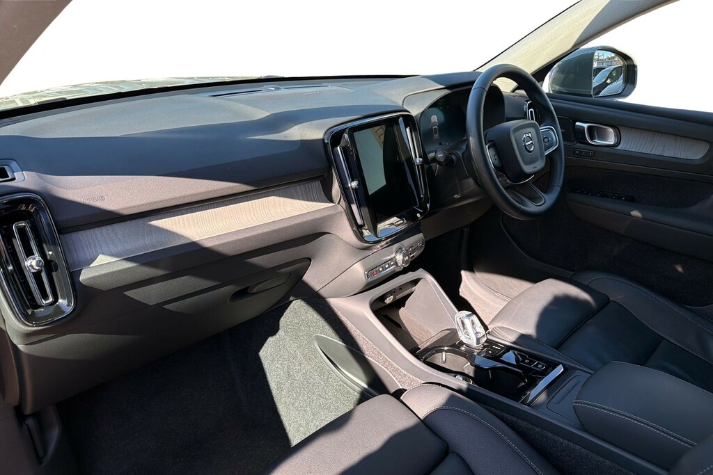 Volvo XC40 Ultra Bright RV25XHU Green #2