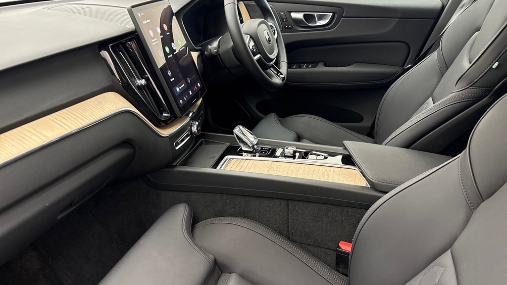 Volvo XC60 Plus RJ25WHT Black #6
