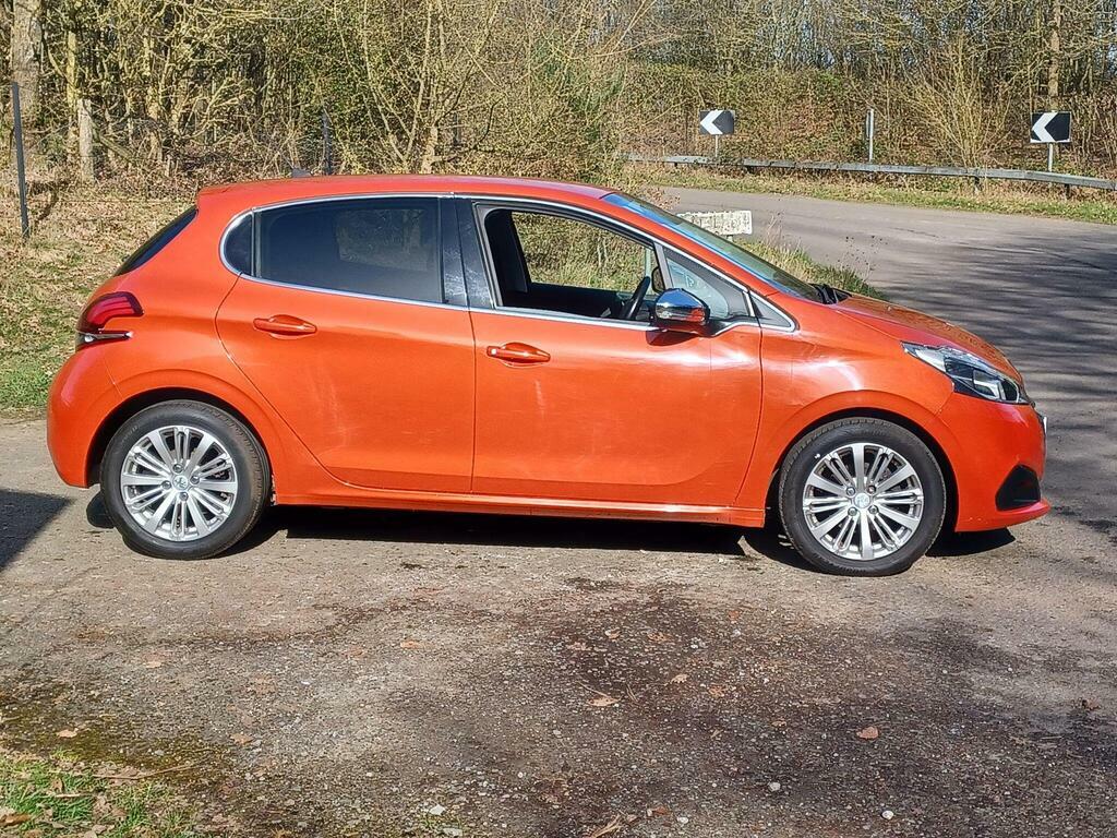 Peugeot 208 1.2 Puretech Allure Euro 6 S S  Orange #3