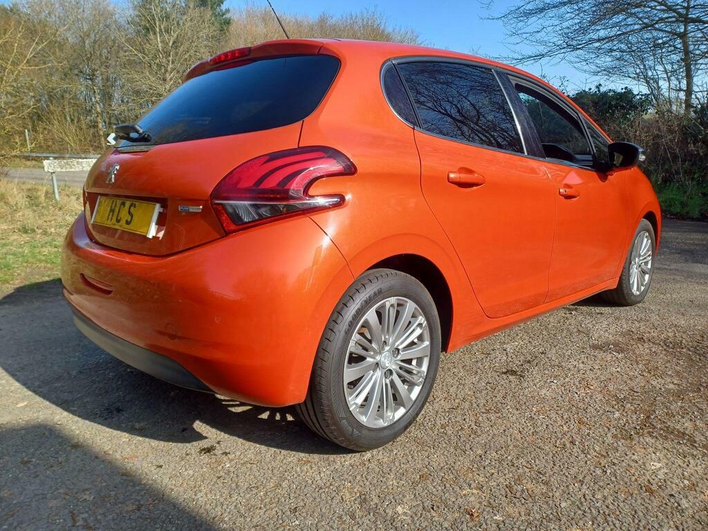 Peugeot 208 1.2 Puretech Allure Euro 6 S S  Orange #2