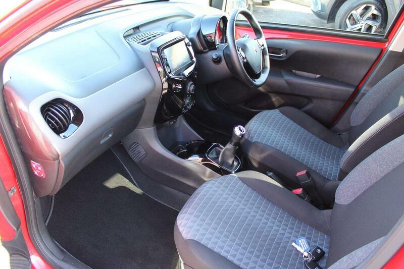 Peugeot 108 1.0 Allure Euro 6 Ss HG71ODC Red #2