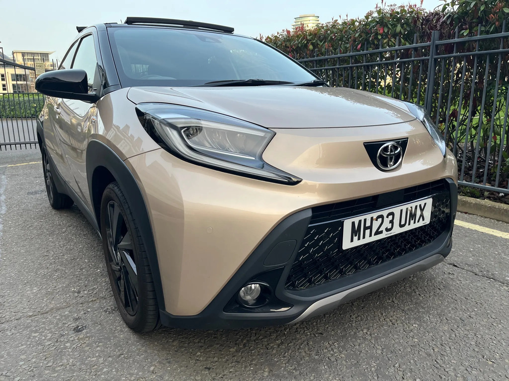 Toyota Aygo X 1.0 Vvt-i Exclusive Hatchback X-shift E MH23UMX Beige #4