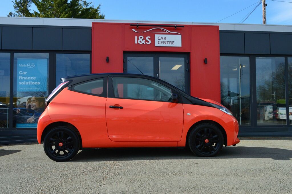 Toyota Aygo Vvt-i X-cite Hatchback DE64KDU Orange #3