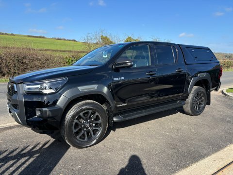 Toyota HILUX Invincible X 4Wd Black