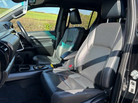 Toyota HILUX Invincible X 4Wd NU23JNX Black #3