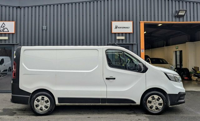 Renault Trafic 2.0 Dci Blue Sl28 Business Panel Van Ma YK22XML White #3