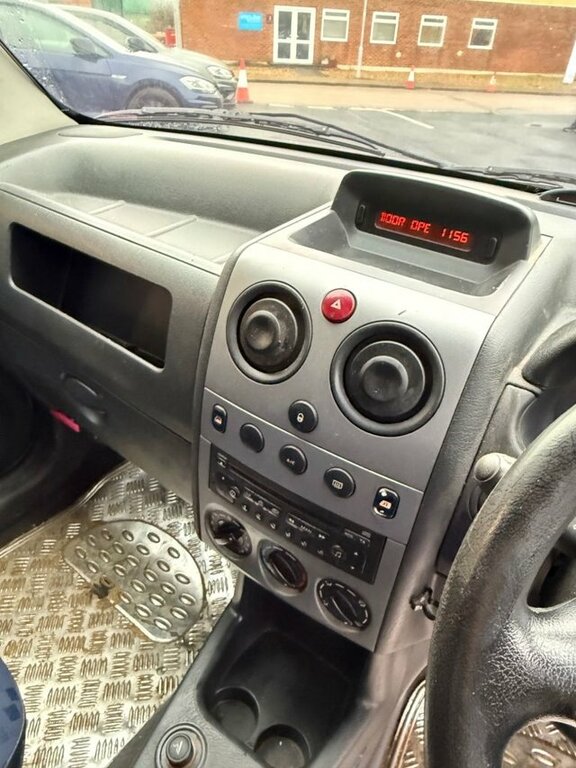 Peugeot Partner Hdi Combi Escapade Silver #11