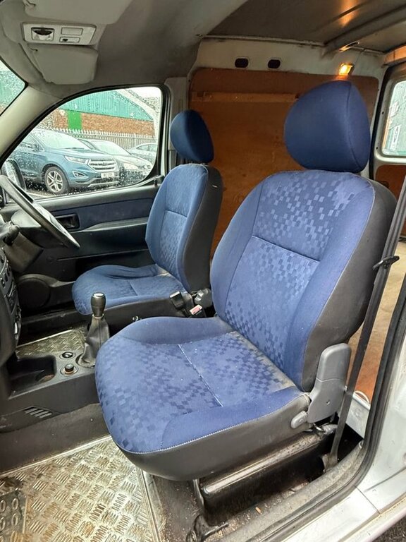 Peugeot Partner Hdi Combi Escapade Silver #9