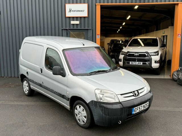 Peugeot Partner Hdi Combi Escapade Silver #2