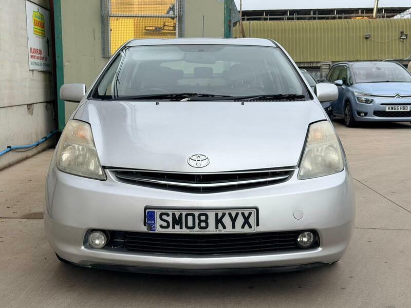 Toyota Prius 1.5 T Spirit Cvt  #3