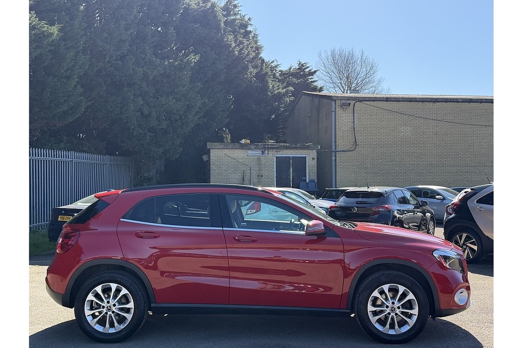 Mercedes-Benz GLA Class Gla200 Se SB68UTM Red #4