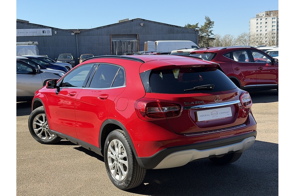 Mercedes-Benz GLA Class Gla200 Se SB68UTM Red #2