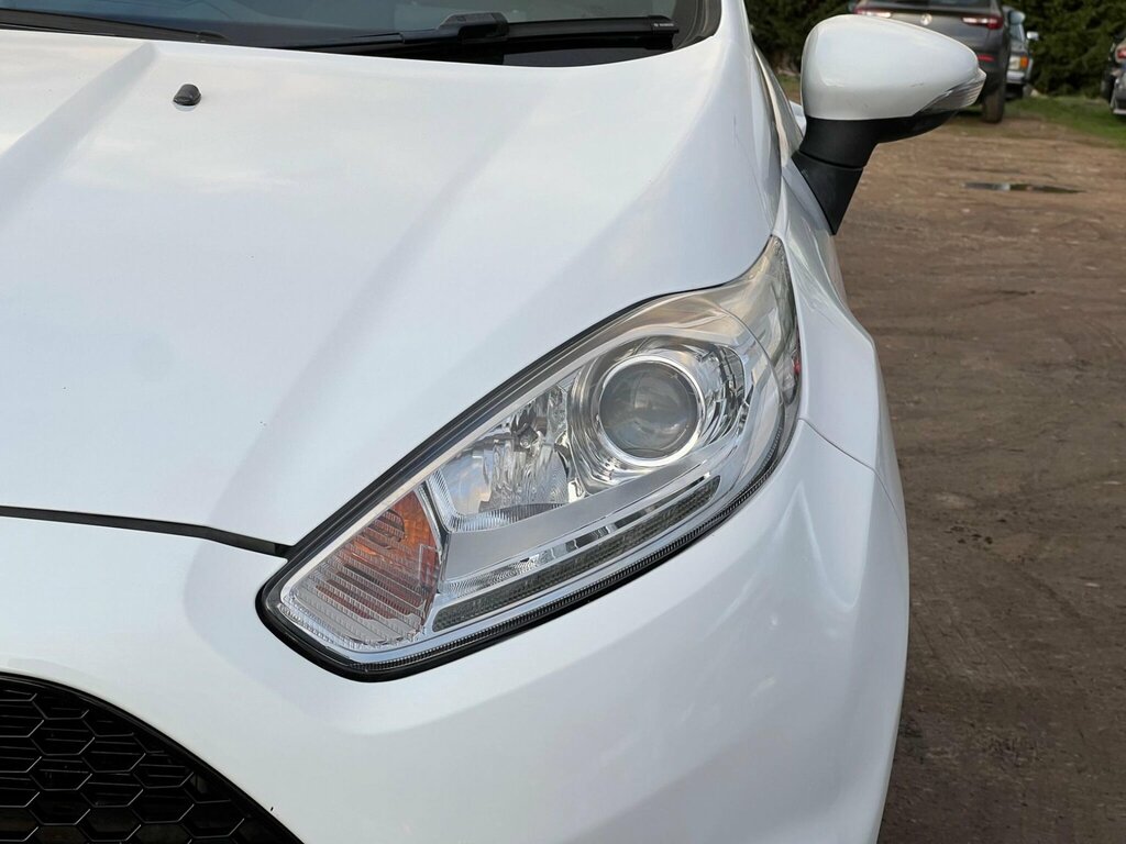 Ford Fiesta 1.6T Ecoboost St-2 Euro 6 KXZ7437 White #5