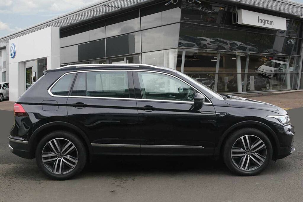 Volkswagen Tiguan 1.5 Tsi 150 Elegance Dsg SA23ZXU Black #4
