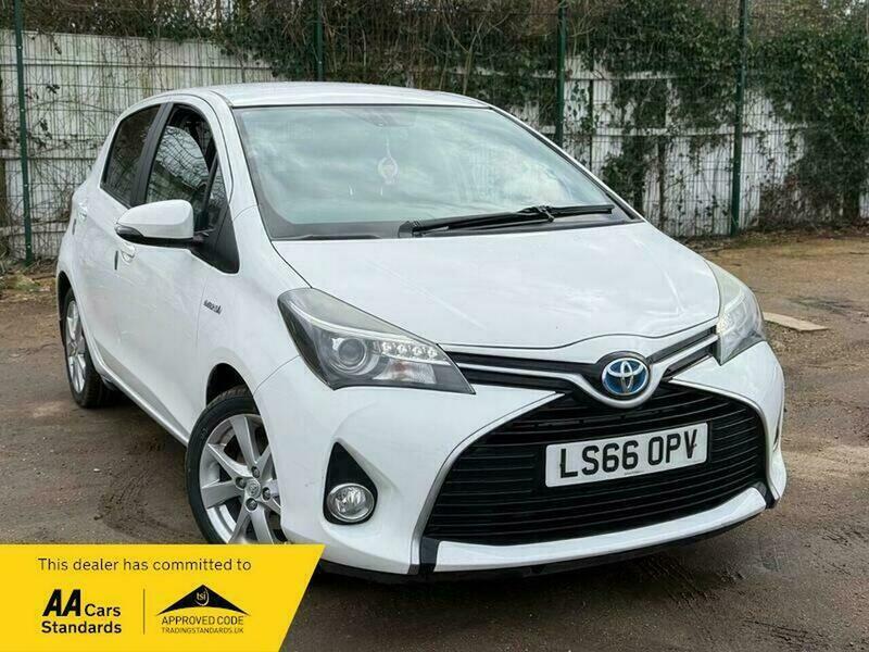 Toyota Yaris 1.5 Vvt-h Excel Hatchback LS66OPV White #3