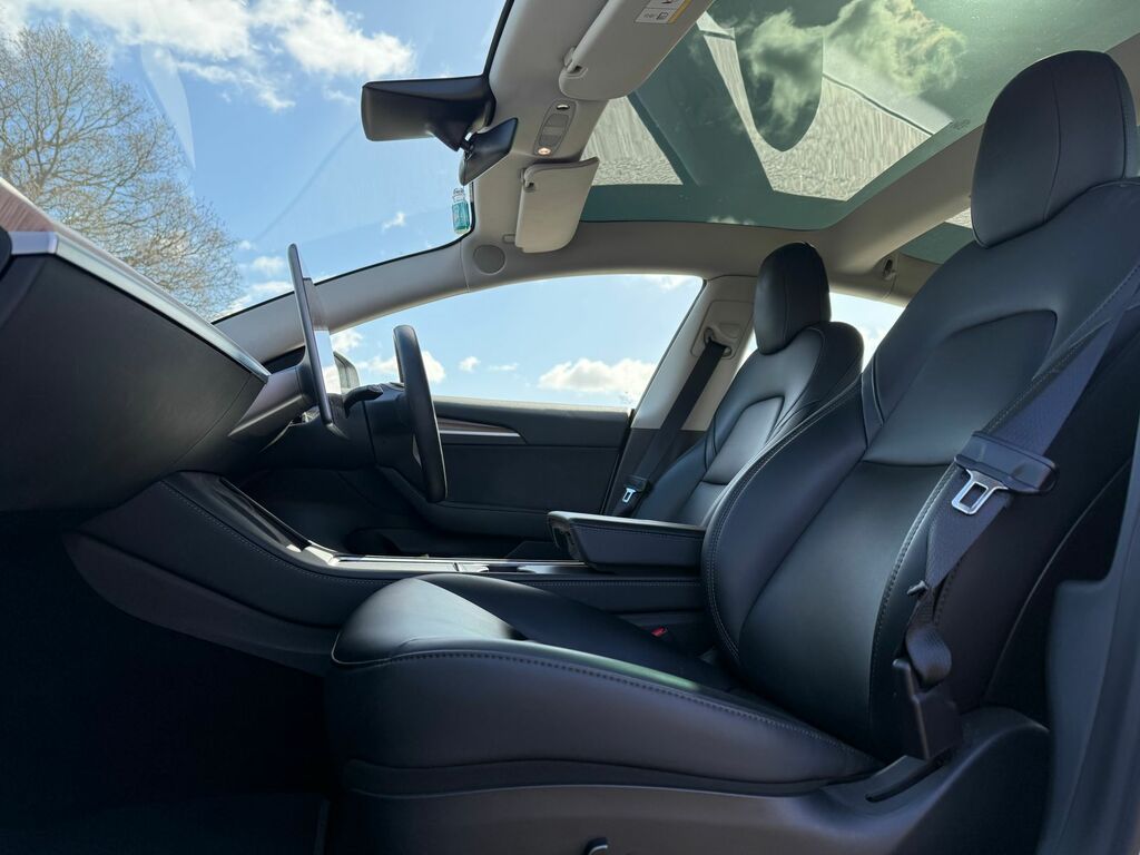 Tesla Model 3 Dual Motor Long Range Saloon 4 MD71KYE White #3