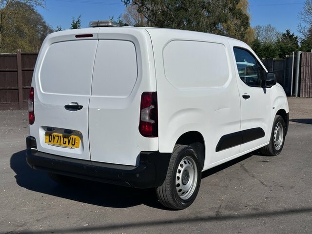Vauxhall Combo 1.5 Turbo D 2300 Dynamic Panel Van Manu DY71GVU White #6